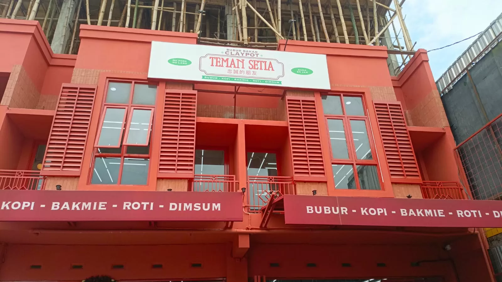 Cafe Teman Setia Buka Cabang Kedua di Malang, Sajikan Bubur Bakar Unik dalam Claypot