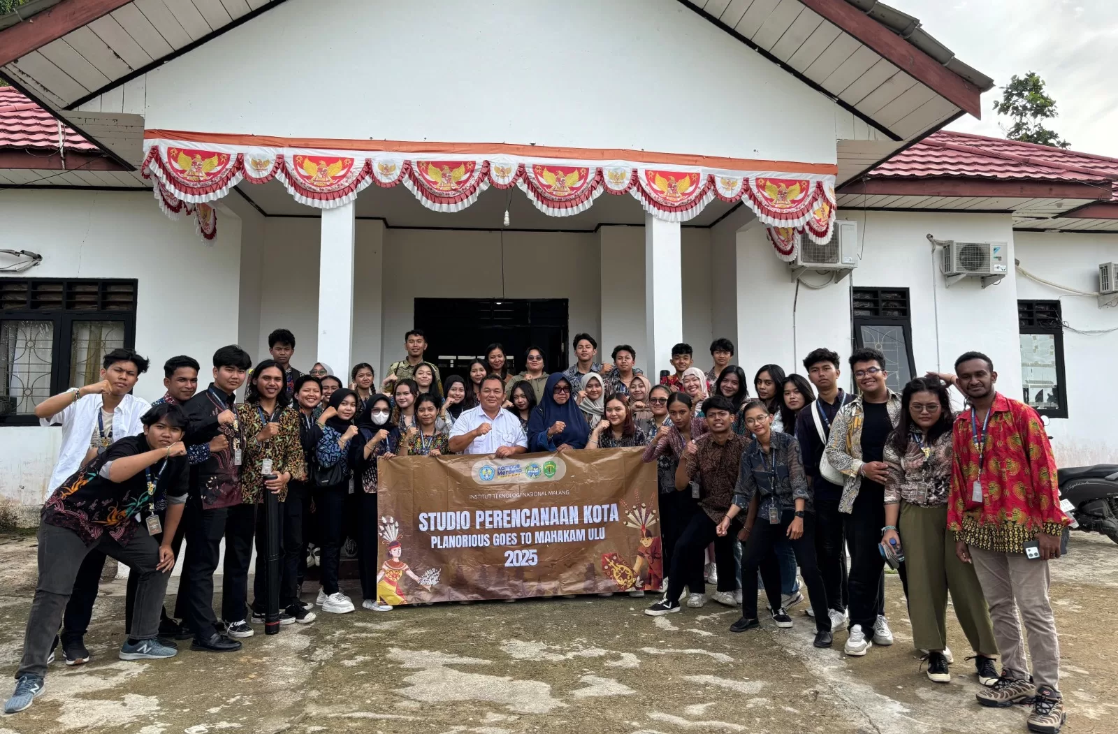 Menjelajah Pedalaman, Mahasiswa PWK ITN Malang Rancang Kota Masa Depan Mahakam Ulu