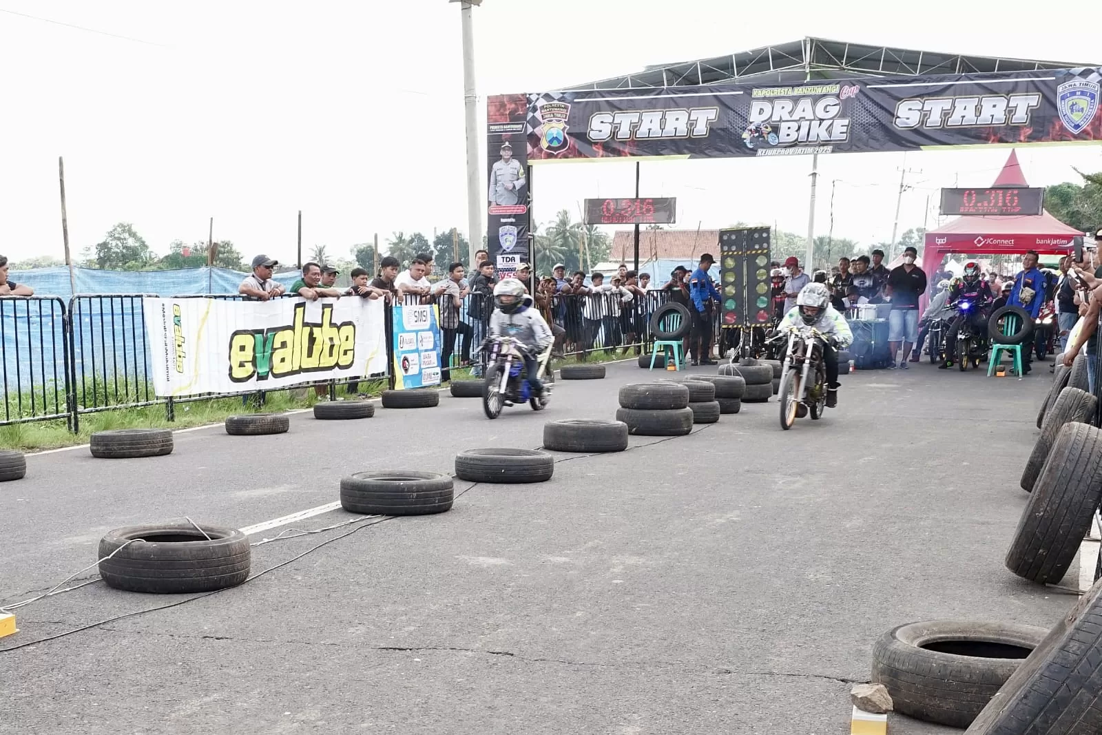 Ratusan Dragster Tumpah Ruah di Banyuwangi, Adu Kecepatan di Lintasan Legal 2025