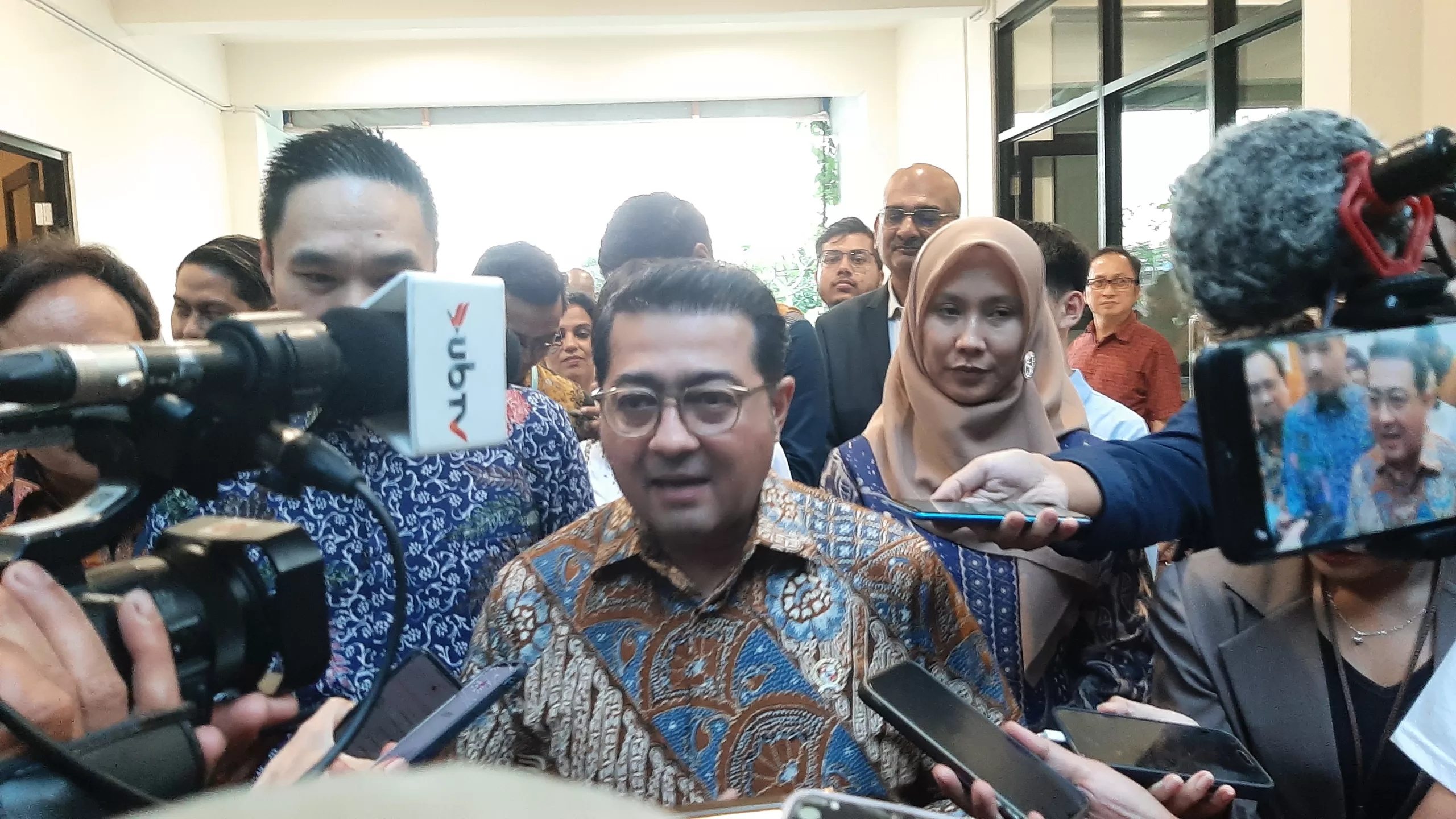 AI Jadi Ancaman Baru Seniman, Menparekraf: Jangan Sampai Rugikan Kreator Lokal