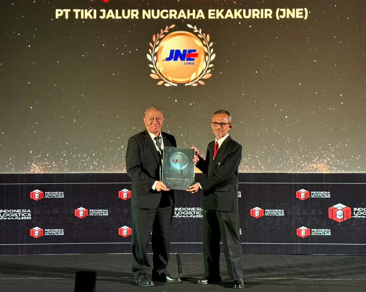 JNE Kembali Raih Penghargaan Courier of The Year di Indonesia Logistics Awards 2025