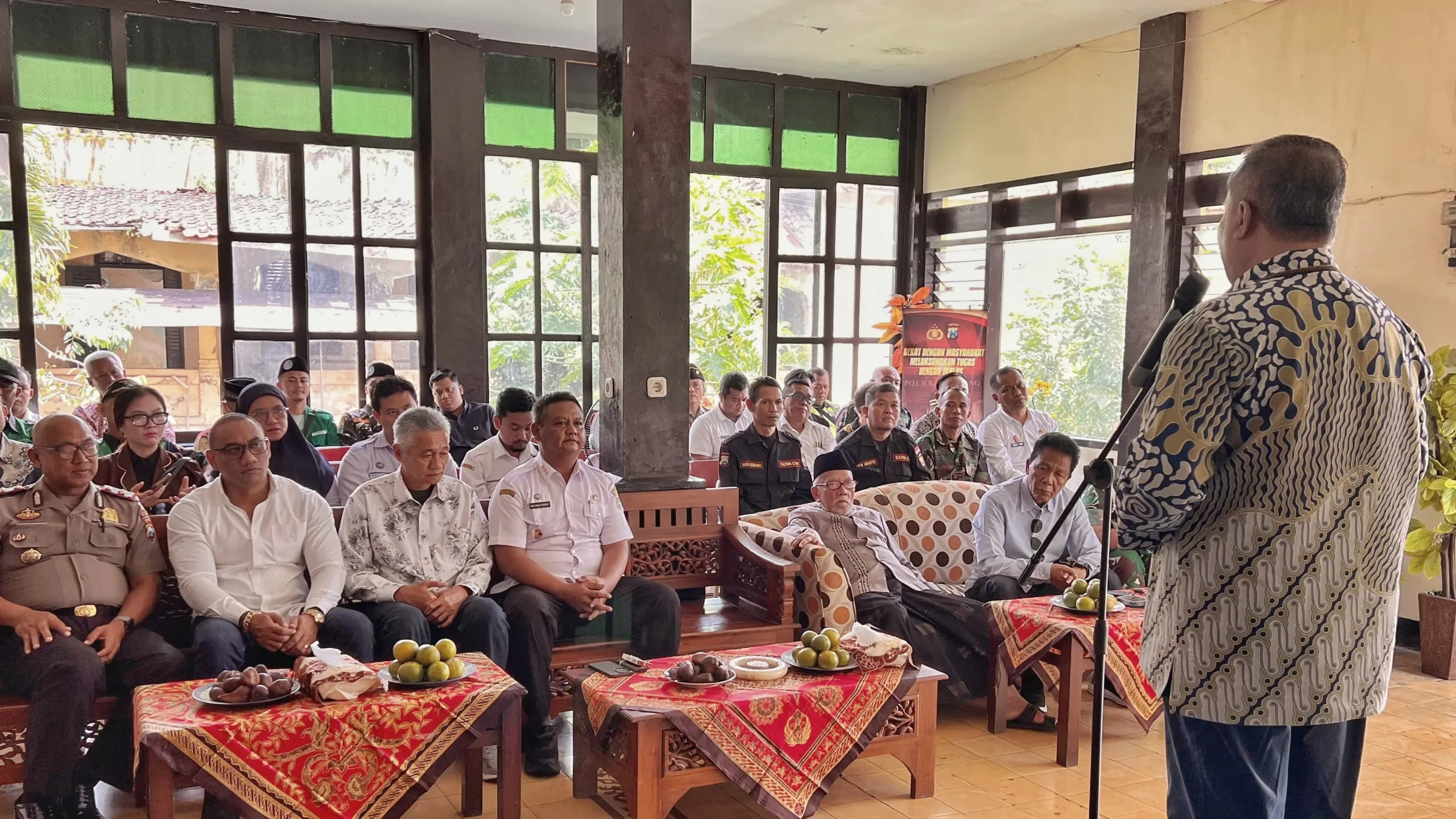 Silaturahmi Warga Lawang Mengiringi Tasyakuran Kenaikan Pangkat Anggota Polsek Lawang